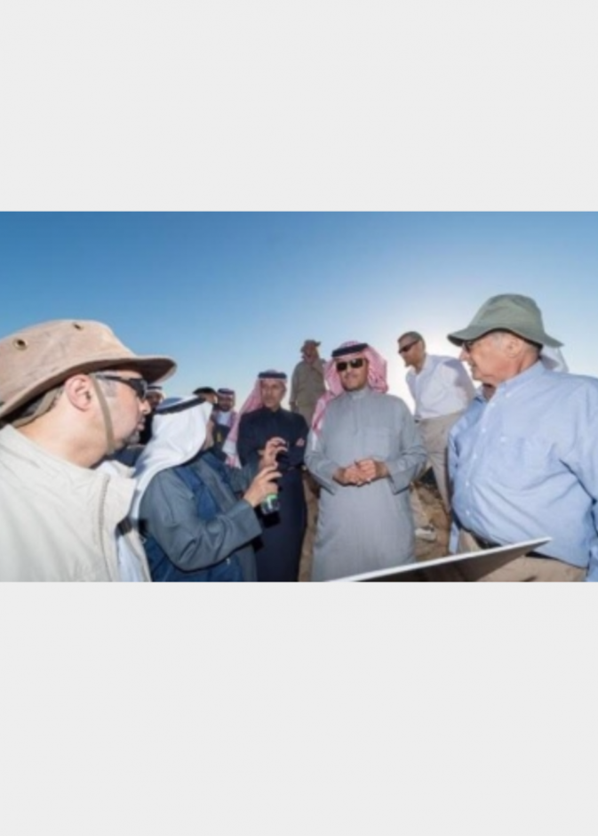 امير المنطقة مع الفريق العلمي