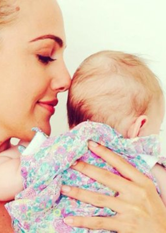 مريم أوزيرلي مع ابنتها