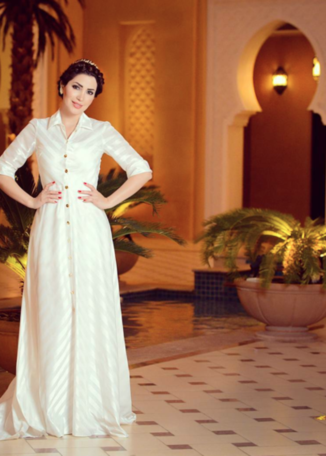 نسرين طافش في قفطان أنيق باللون الأبيض