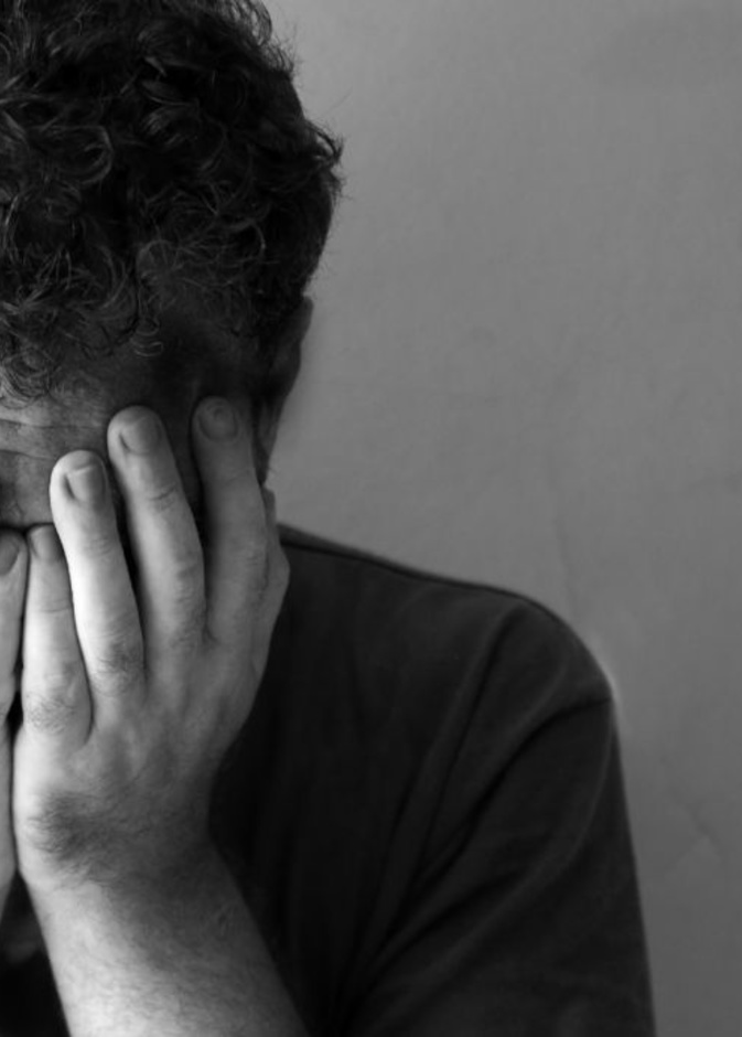 لم يتحمل قلبه حزن فراق والدته فتوفي بجلطه 