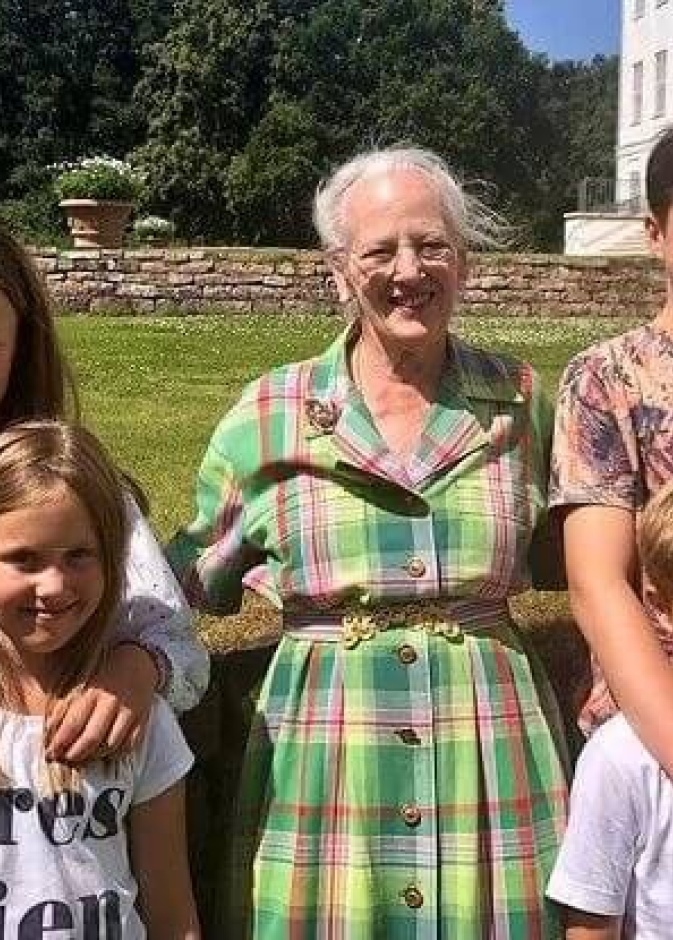 الأمير فريدريك سبق والدته الملكة إلى غراستين