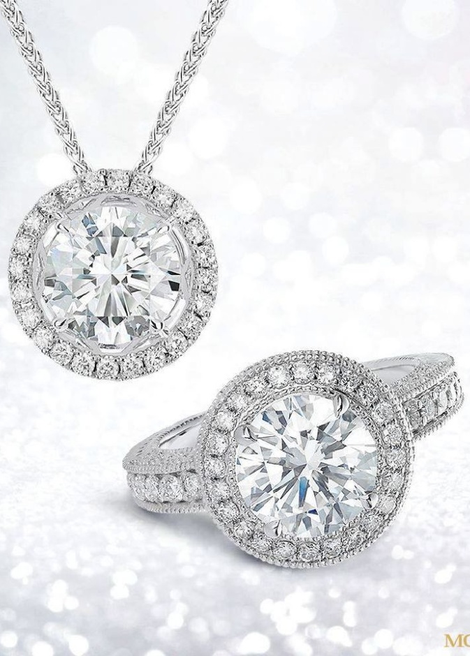 ابهر العروس بأجمل  مجموعة الماس من دار "معوّض"