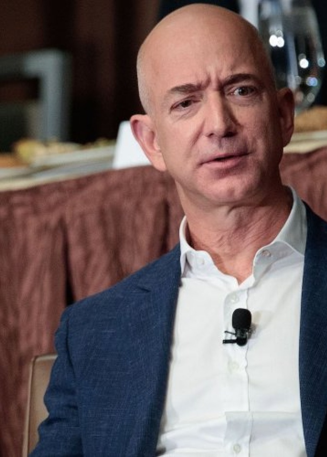  جيف بيزوس يمتلك سيارات من التسعينات