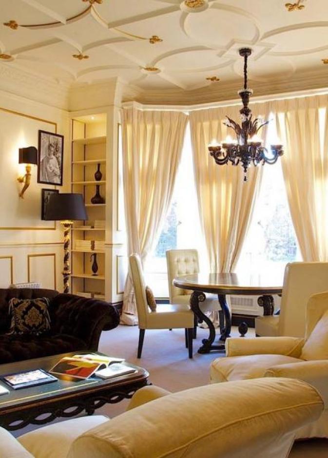 Elizabeth Hurley Number 11 Cadogan Gardens 