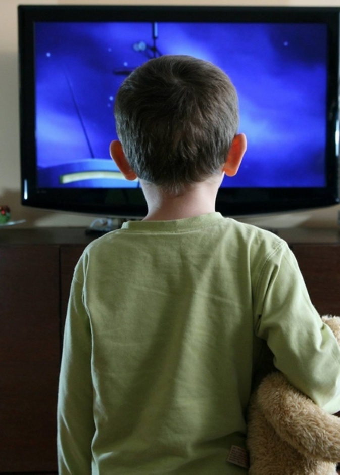 الوحدة من اسباب ادمان الاطفال على التلفاز 