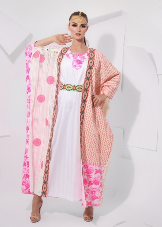 روح شبابية مرحة تطغي على قفاطين المها ديزاينز