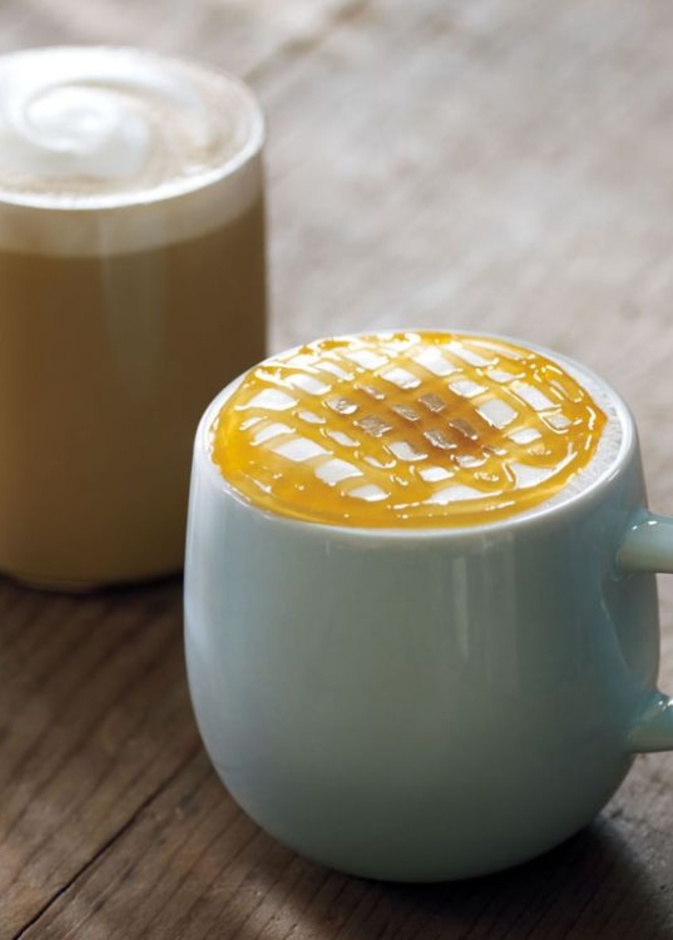 لاتيه الكركم بديل للقهوة لاحتوائه على الكافيين 