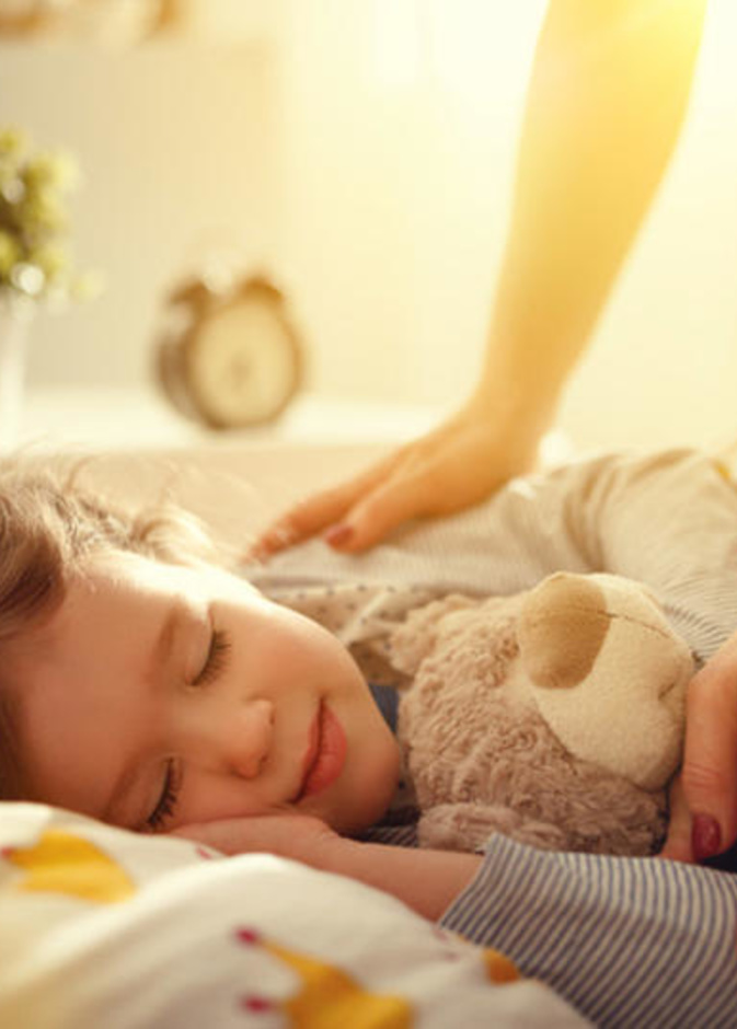 كيف تساعدين طفلك على النوم في غرفة بمفرده