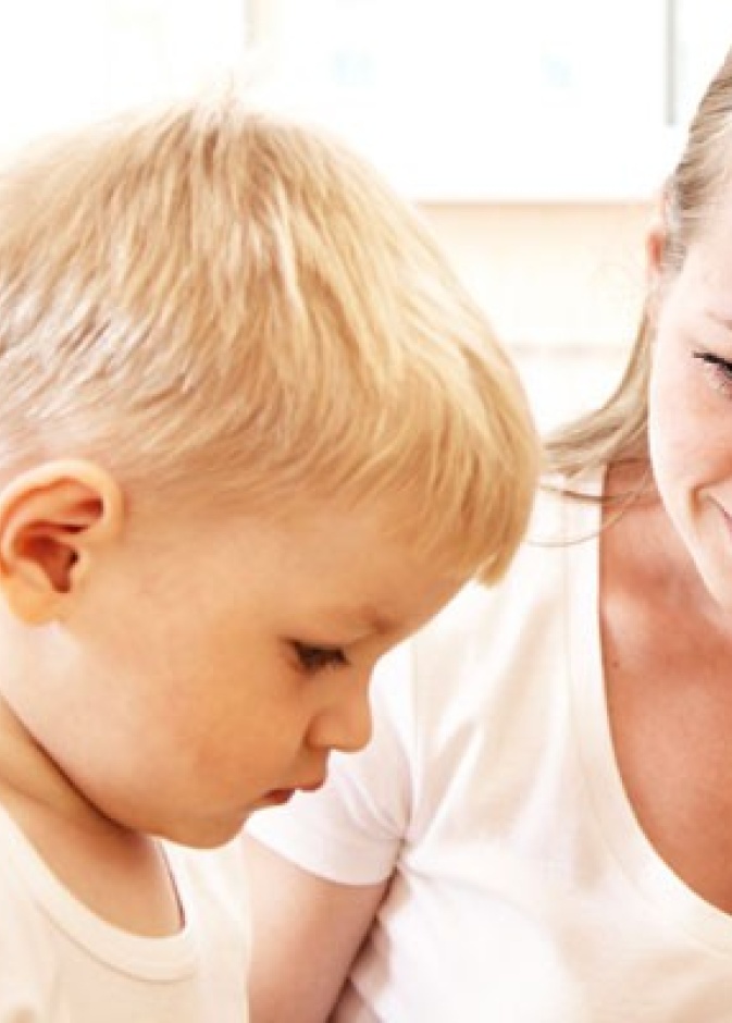  6 تصرفات تؤذي طفلك و أنت لا تعلمين 