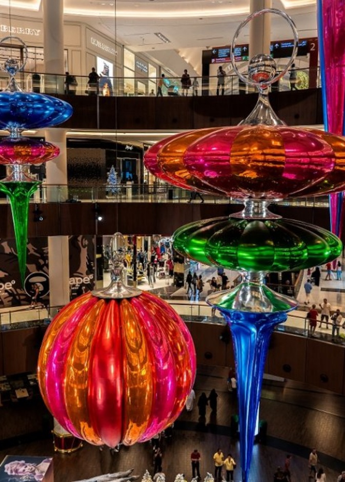 أكبر كرة زينة احتفالية بموسم الأعياد في العالم