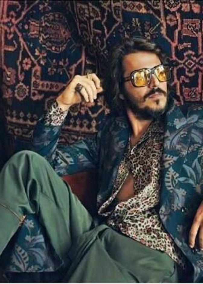  محمد جونسور  فى جلسة تصوير غريبة الاطوار