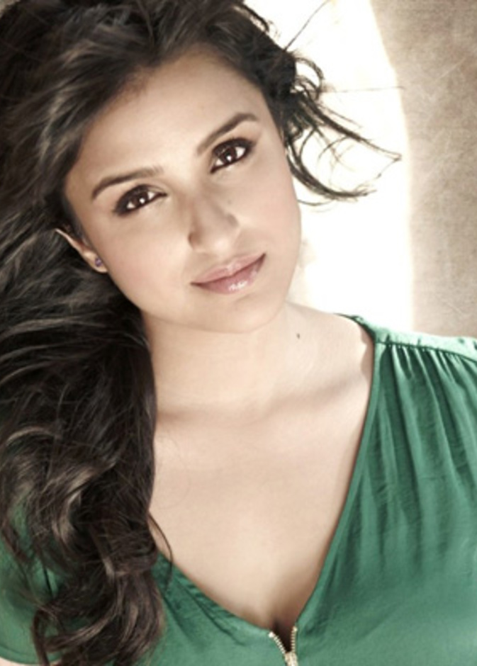 الممثلة الهندية بارنيتي تشوبرا