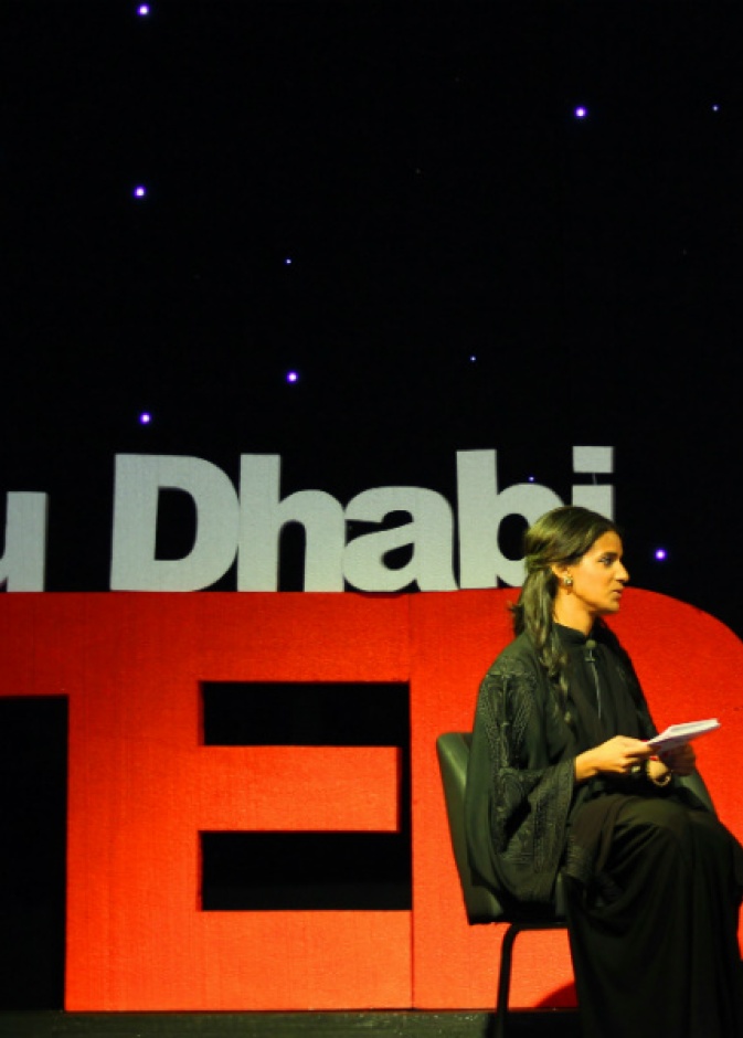 غزة المغيري اثناء مشاركتها في برنامج TEDX ابوظبي