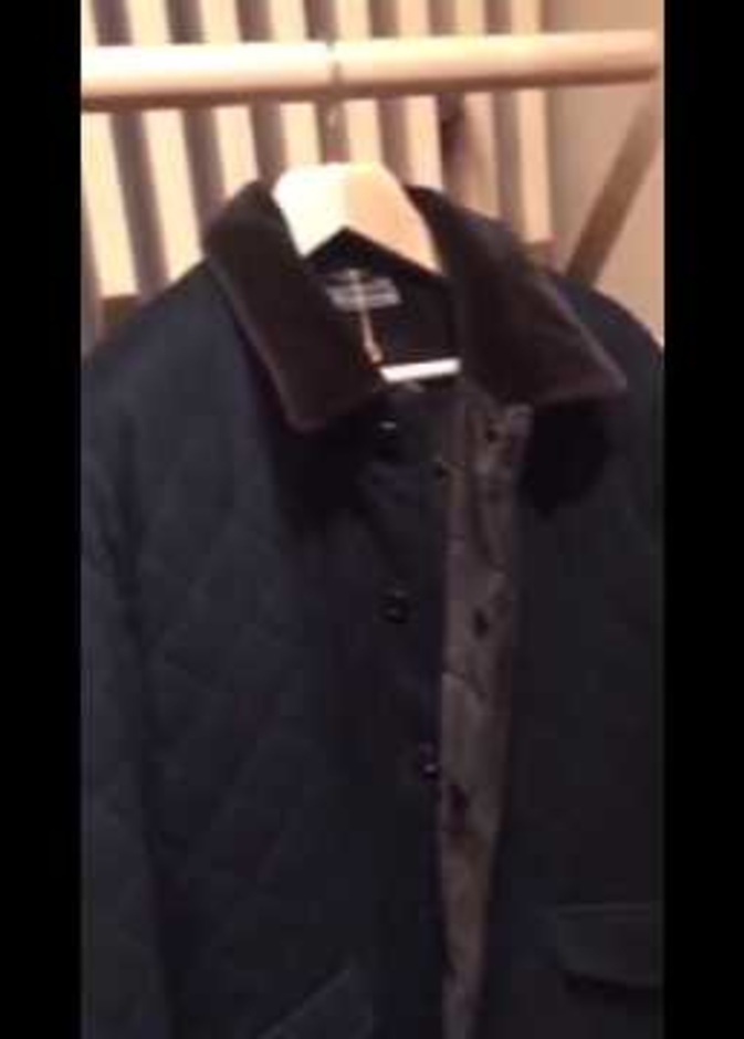 الجاكيت المعروض بالفيديو