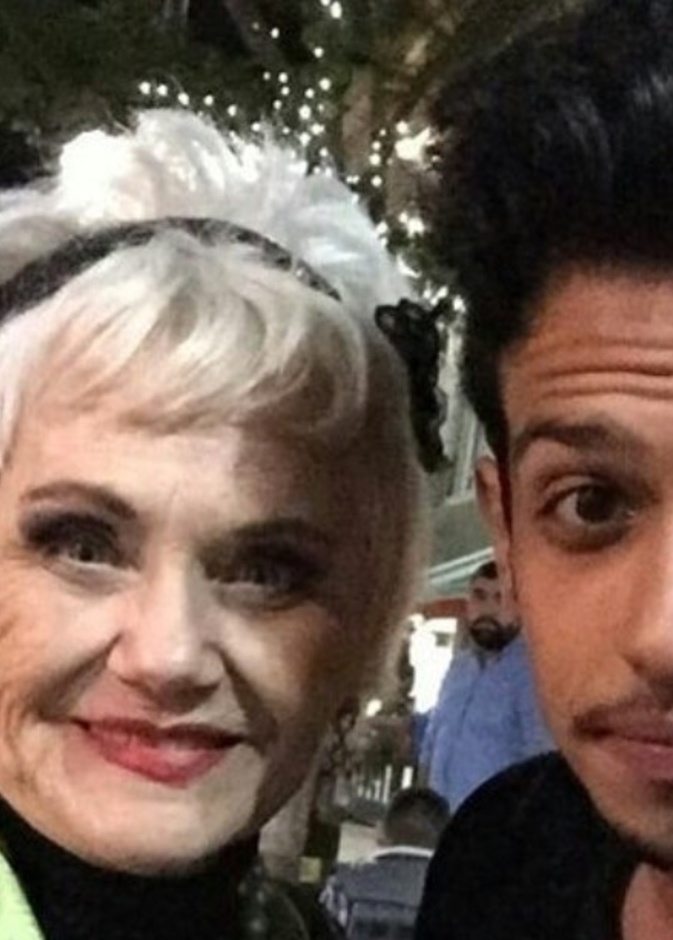 شهرزاد مع أحد معجبيها