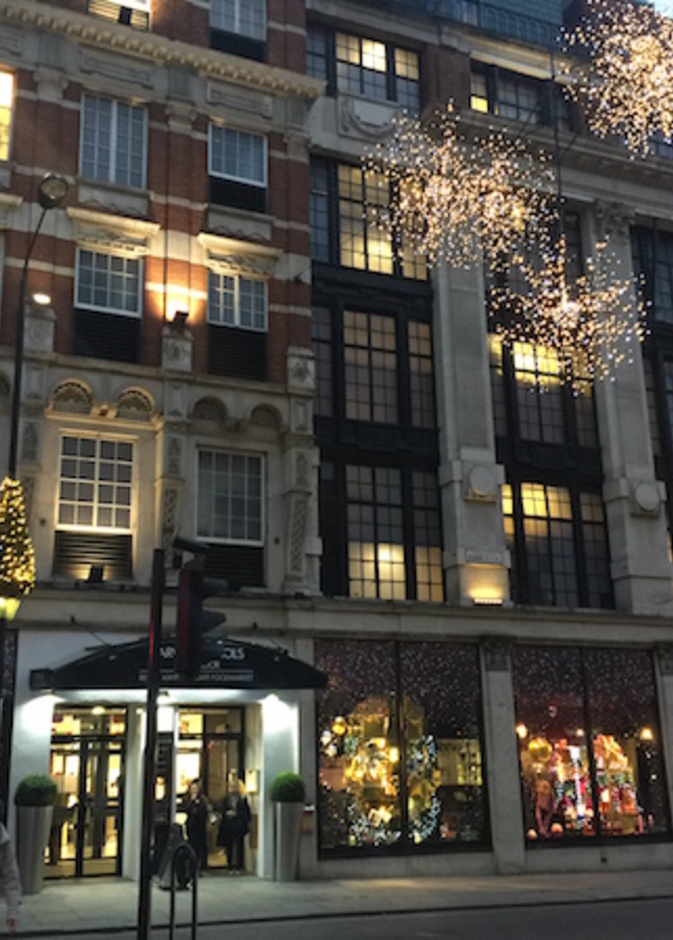 تقاطع شارع "نايستبريدج Knightsbridge"