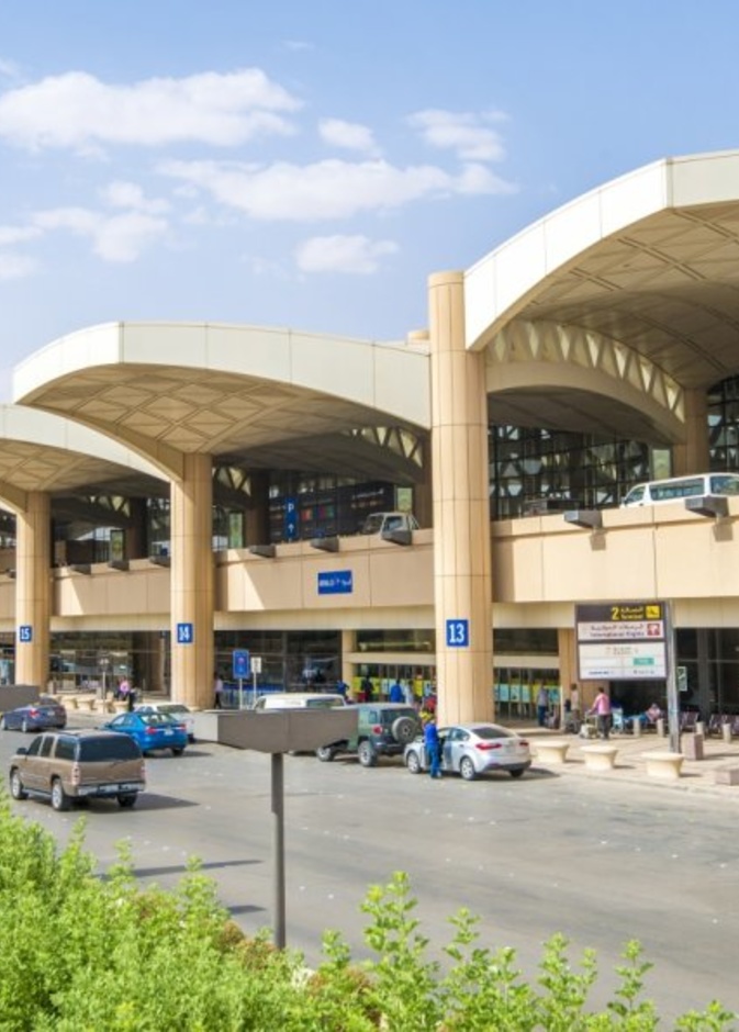 تعليق الرحلات الجوية الدولية ومنع الدخول إلى السعودية برا وبحرا مؤقتا