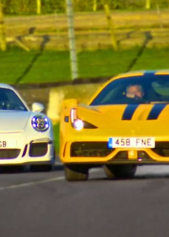 تحطم سيارة بورش في سباق