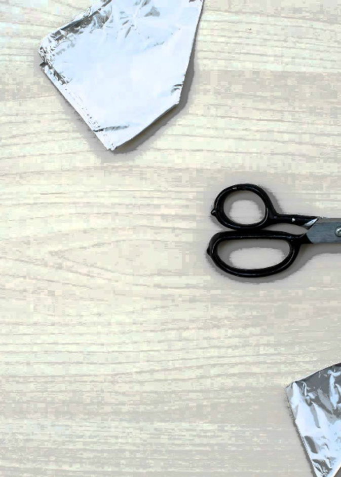 يستخدم ورق الالمنيوم لشحذ شفرات السكاكين والمقصات