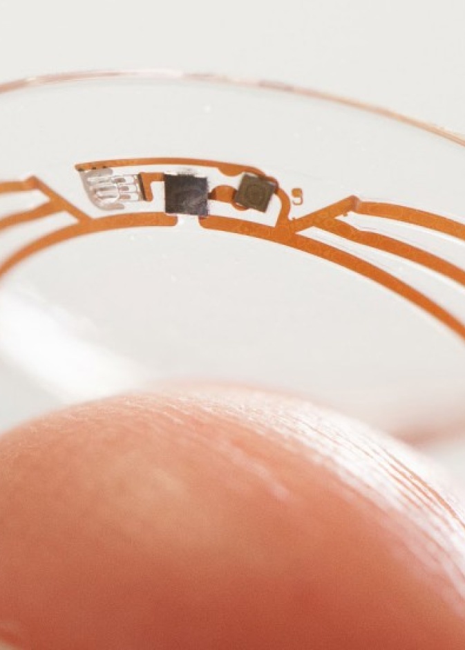 عدسات لاصقة ذكية