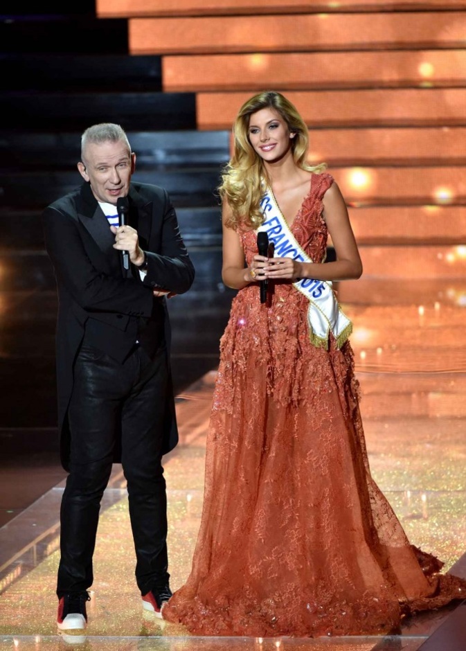ملكة جمال فرنسا 2015 كاميل كيرف بفستان من توقيع طوني ورد