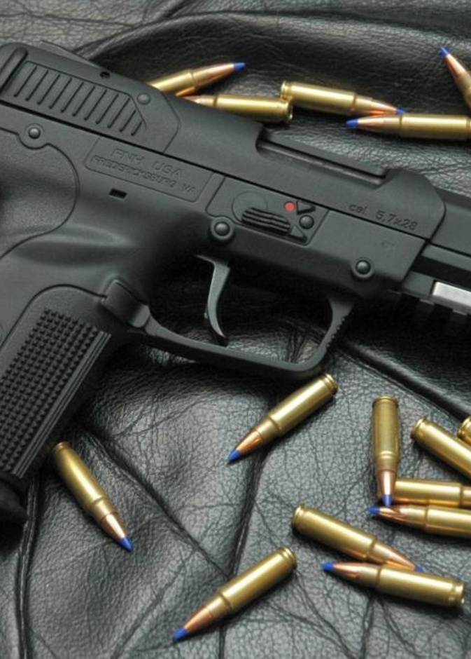 مسدس الزوج كاد أن يتسبب في سجنها