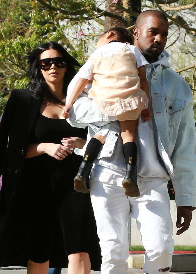 صورة جماعية لكيم وكاني ونورث