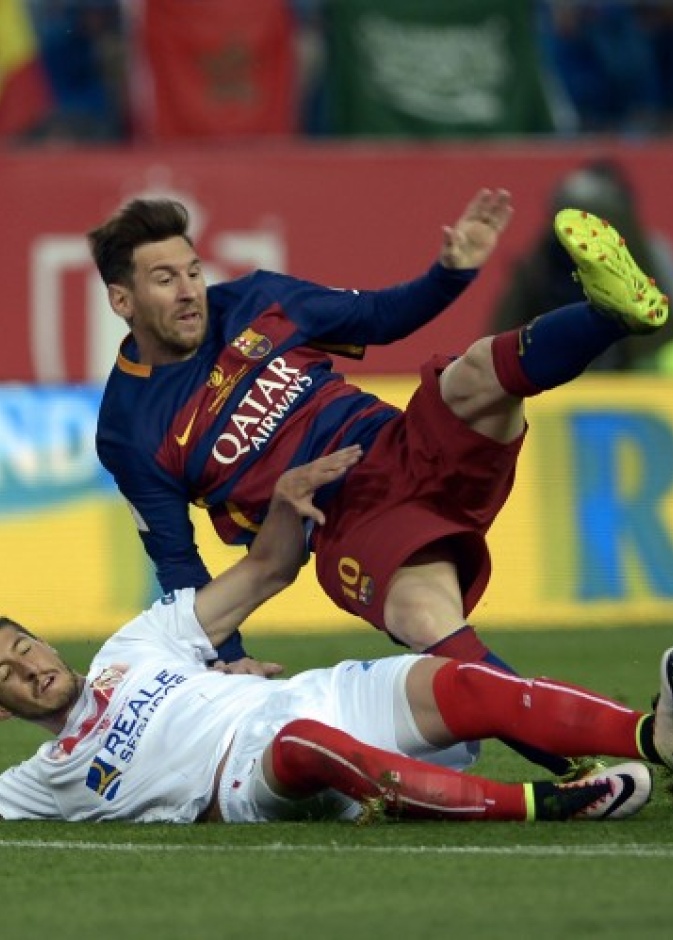 برشلونة يجمع الثنائية ويهزم اشبيلية