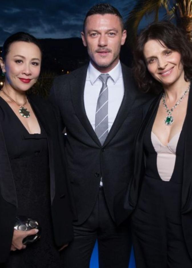 كارينا لو ولوك افينز وجوليات بينوش