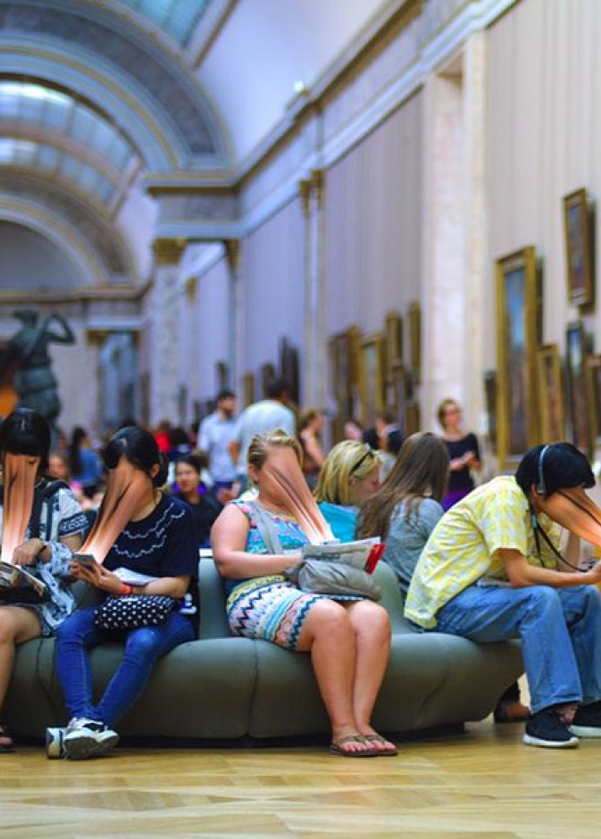 من صور الحساب ..مصور بريطاني قام بعمل سلسلة من الصور المخيفة يوضح فيها أن الهواتف الذكية استحوذت علينا تماماً! 