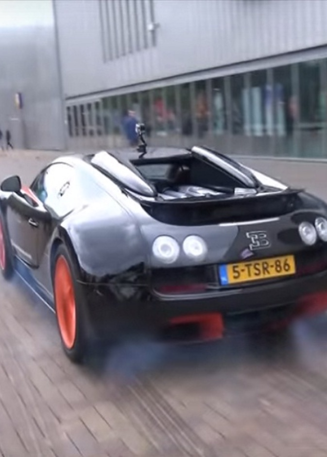 بوغاتي فيرون تحرق اطاراتها