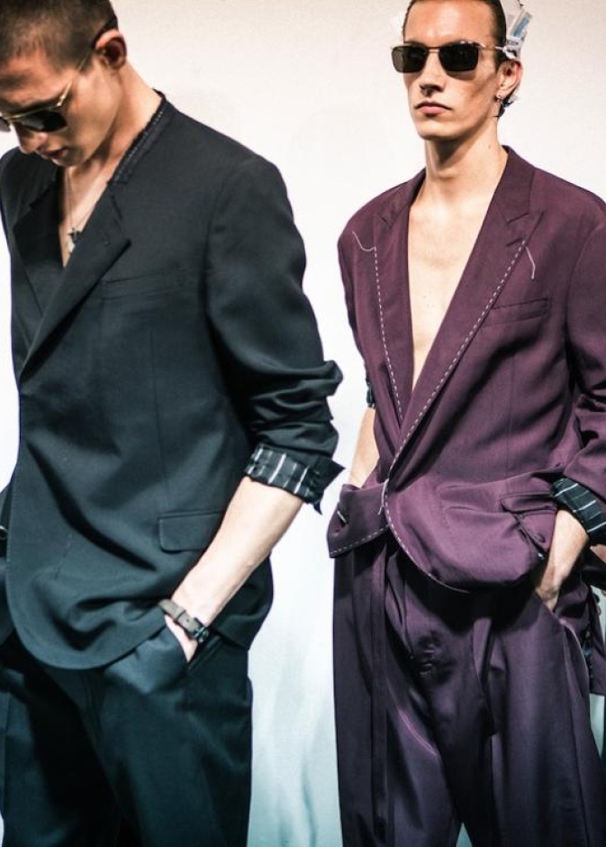 يمكن وصف رجل Lanvin باختصار  بالأسلوب المتميّز والحرية