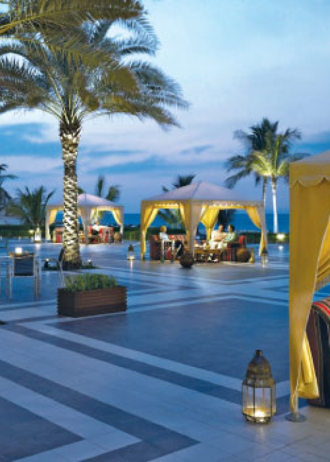 اكتشف جمال عمان