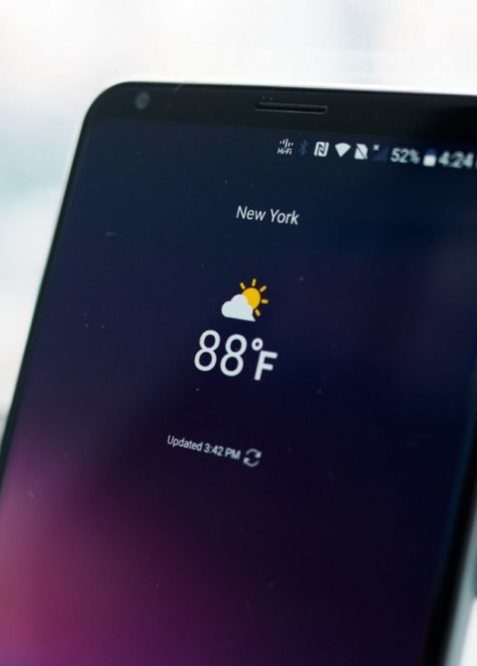 يتميز هاتف إل جي في 30 بتصميمه النحيف و الخفيف