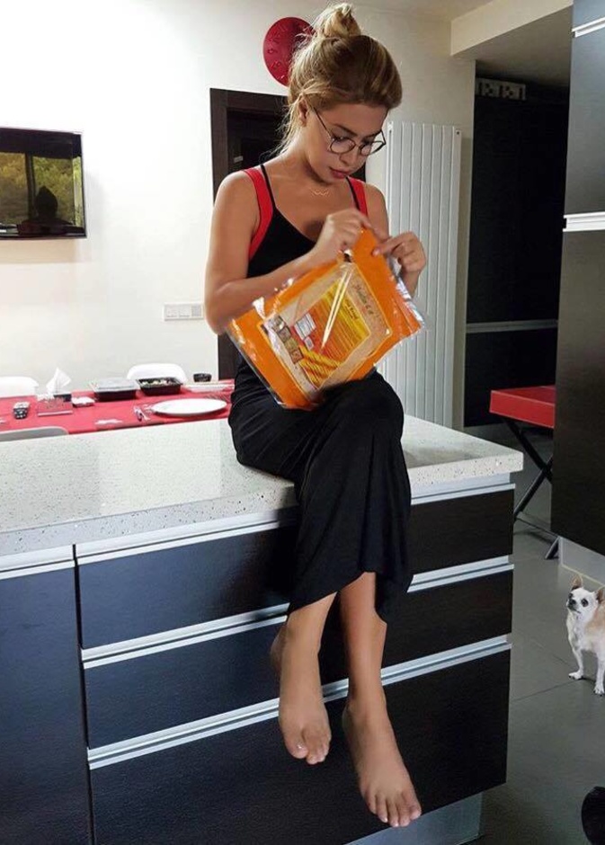 نوال الزغبي تنشر هذه الصورة عبر حسابها على الانستقرام مع تعليق: أكره الريجيم