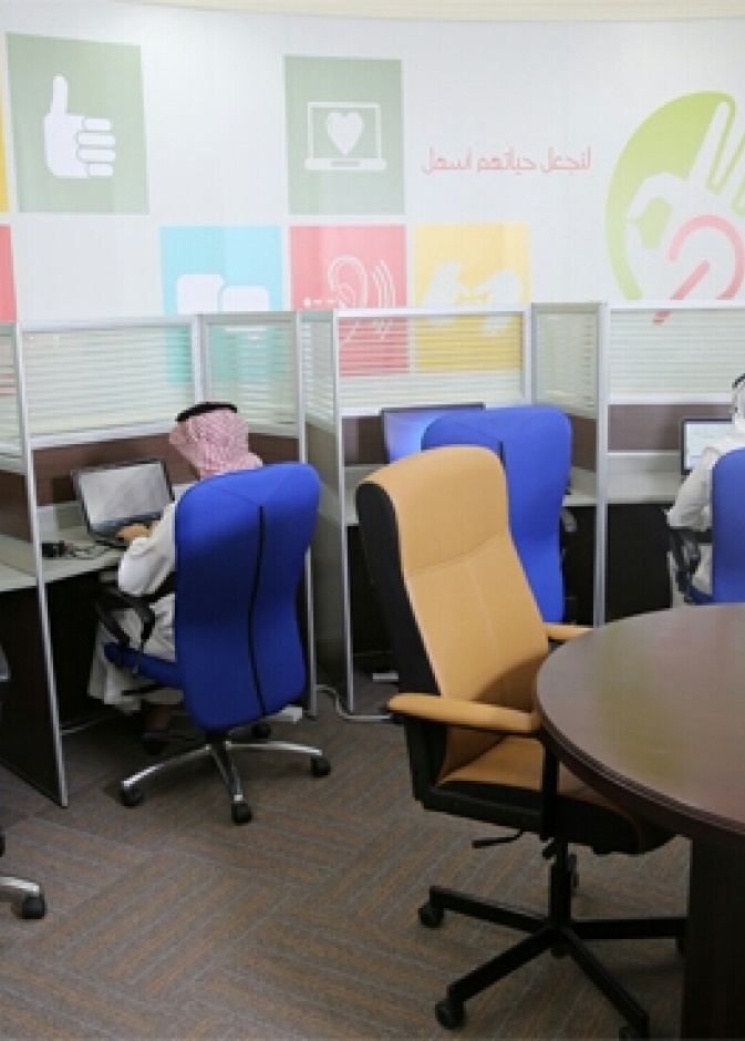 موظفين للتواصل مع الصم