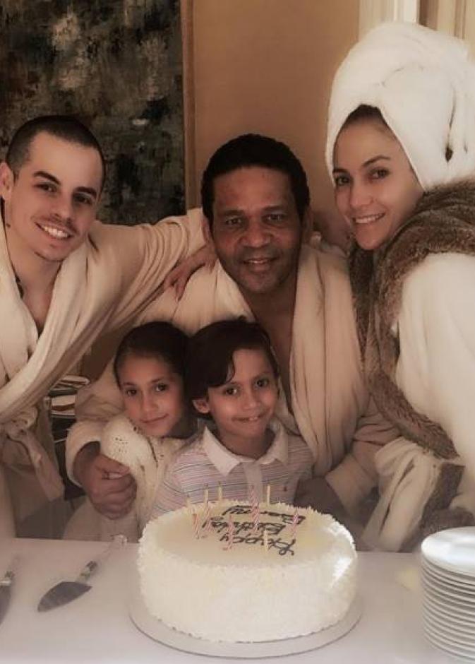 جينيفر لوبيز تحتفل على طريقتها الخاصة بعيد ميلاد بيني مادينا المنتج الموسيقي و مدير أعمالها!