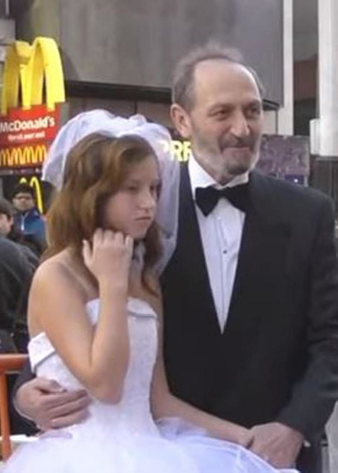 العريس الستيني والعروس ابنة 12