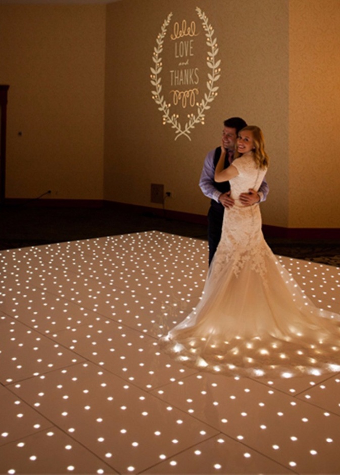 رقصة العرسان على حلبة الرقص