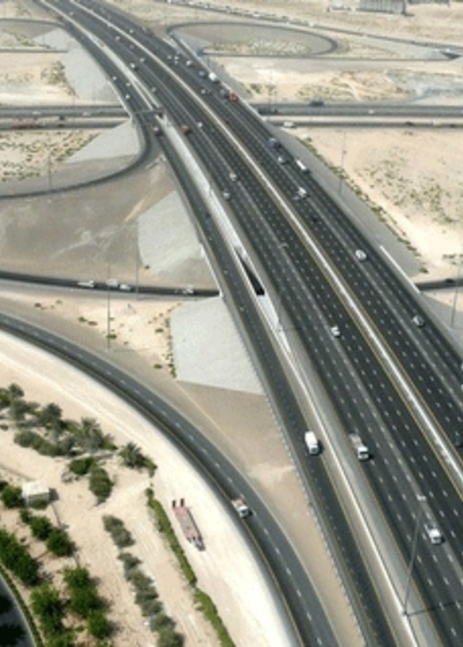 بسبب الازدحام تغيير الحد الأدنى لسرعة اثنين من طرق الإمارات