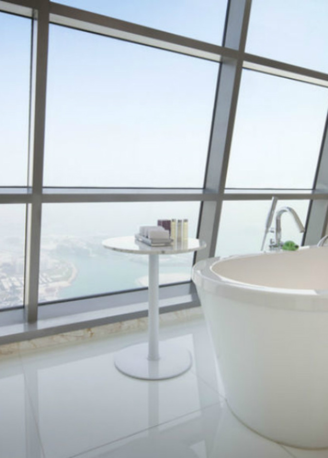 من الحمامات المطلة ذات طابع السبا