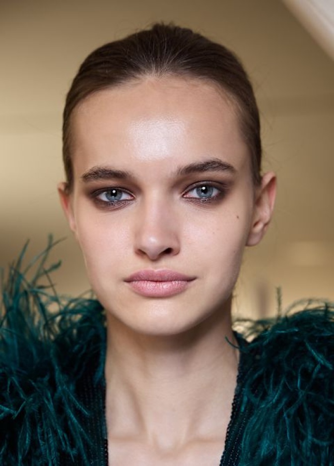 خطوات سريعة لتحسين بشرتك باستخدام فوائد زيت المونوي للبشرة