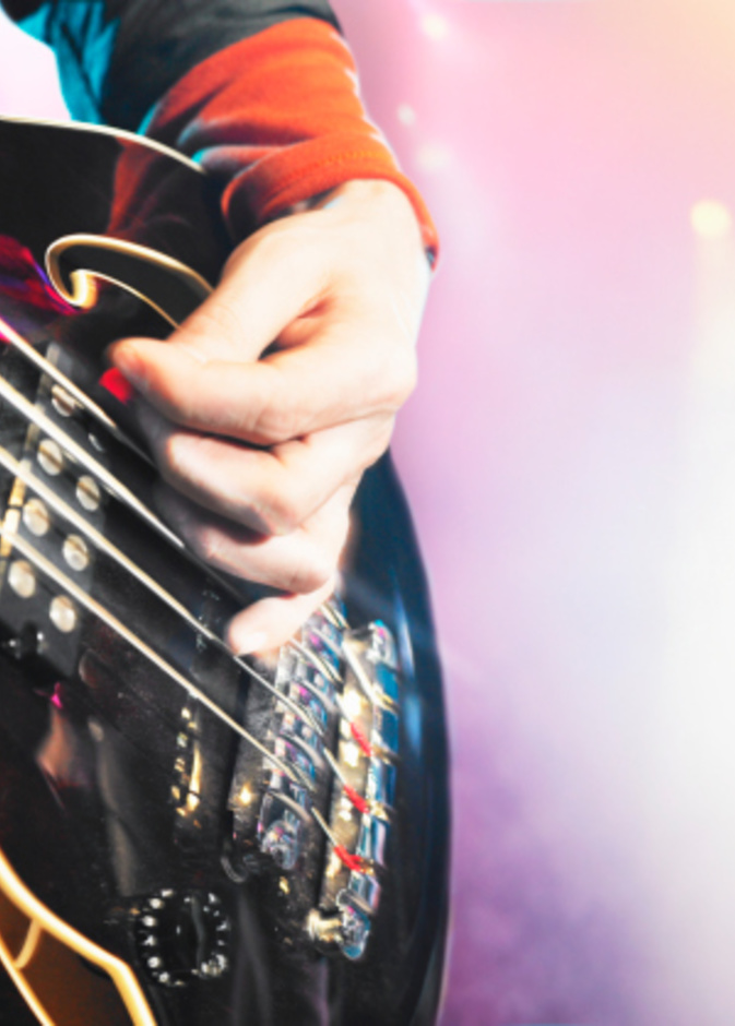 كيف تحوّل مكنسة إلى غيتار حقيقي؟