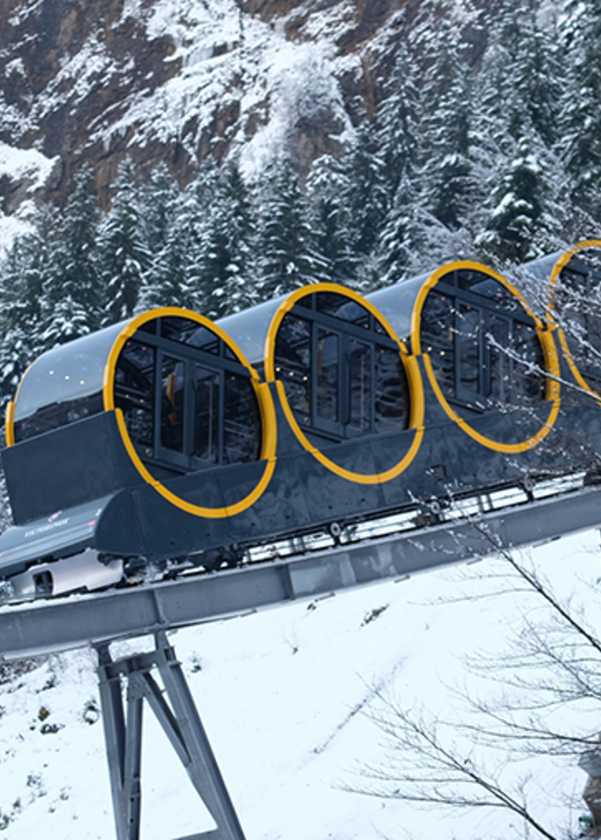  افتتاح أعلى قطار معلق في العالم في منتجع شتوس في قلب جبال الألب السويسرية