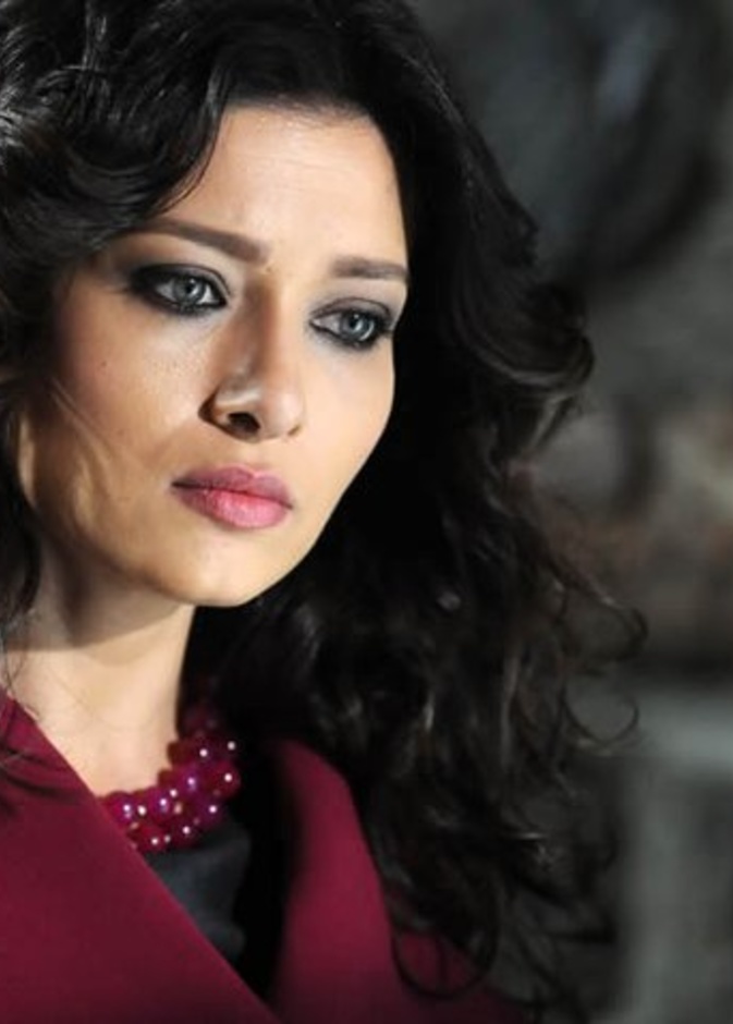 نورغول يشلشاي في مسلسل حطام