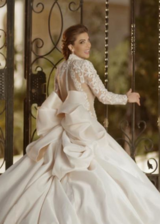 هذا هو فستان زفاف دينا حايك!