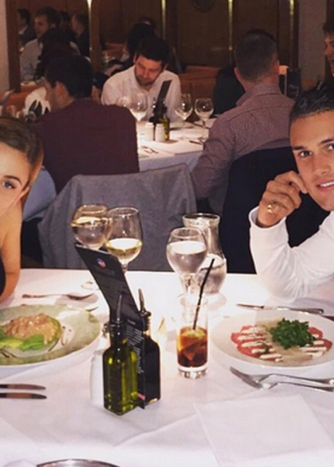 جايلي مع صديقها لاعب مانشستر سيتي