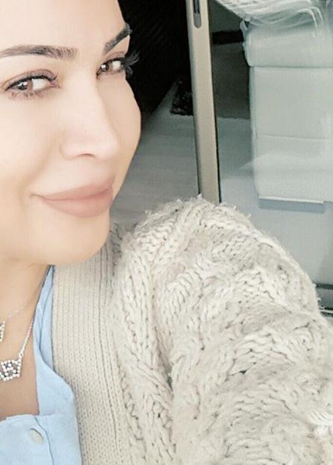 نوال الزغبي تنشر صورة سيلفي على حسابها بالانستقرام مع التعليق التالي: لسه صاحية.. حبيت صبحكن أول ناس