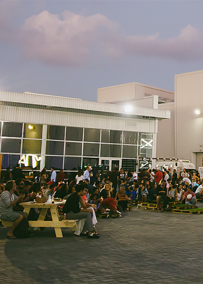 تعرفوا على أمسيات "البيت" قلب كوايرفست النابض بالحياة في دبي