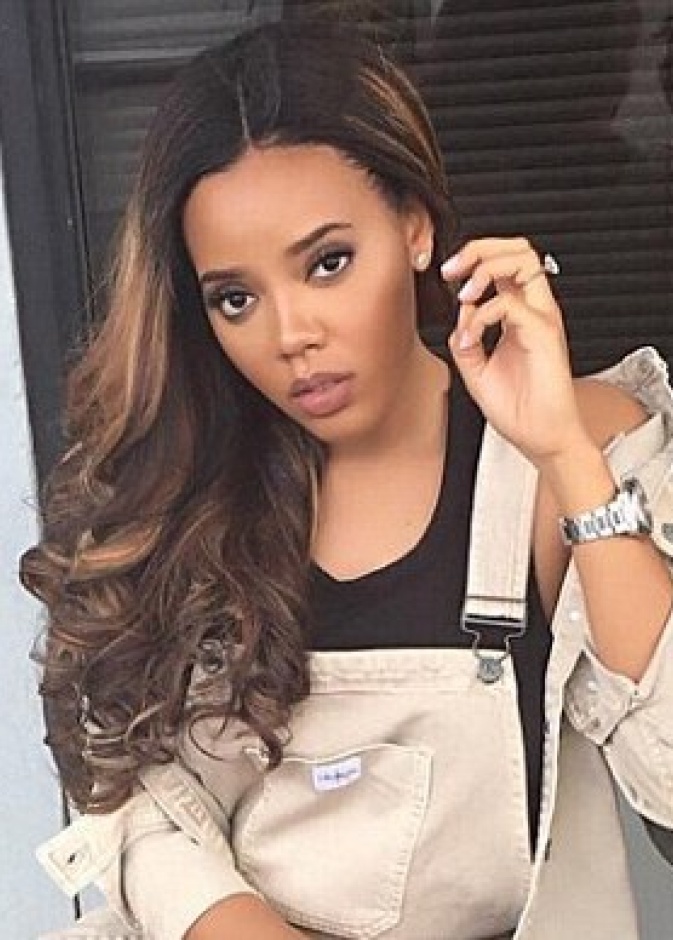 مصممة الازياء انجيلا سيمونس